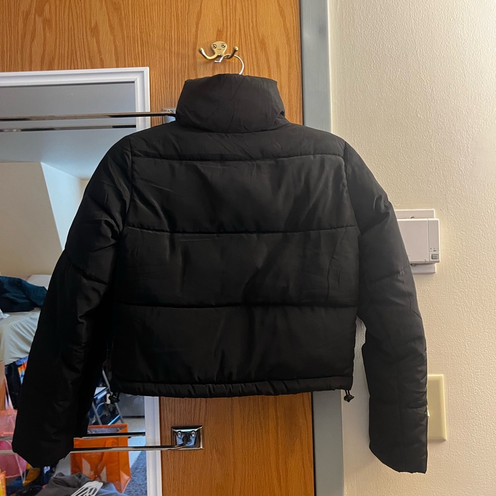 SHEIN Black Cropped Puffer Jacket with Quilted Design - Picture 2 of 3